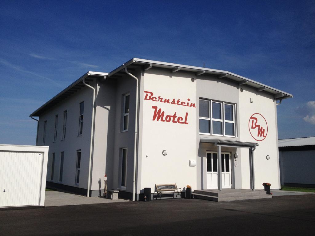 Bernstein-Motel Marchegg エクステリア 写真