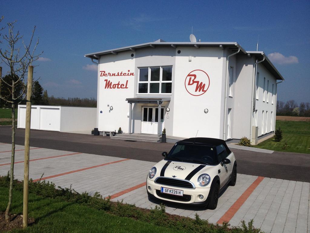 Bernstein-Motel Marchegg エクステリア 写真