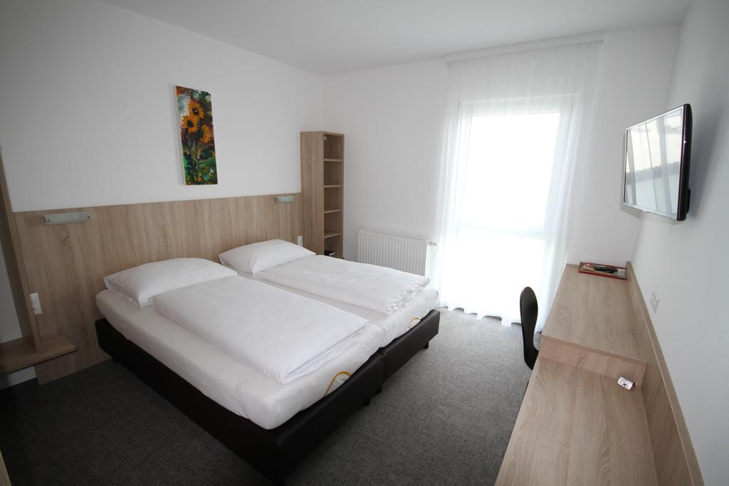 Bernstein-Motel Marchegg エクステリア 写真
